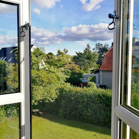 Room In A Danish Cottage With Garden View, 10 Min To Cph Gentofte Exterior photo